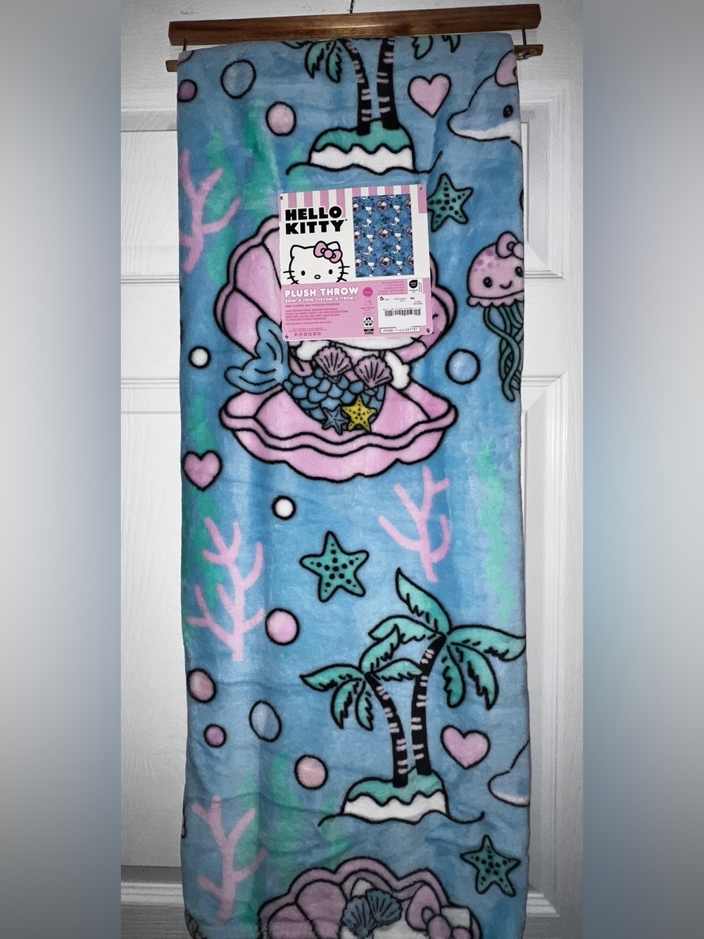 Hello Kitty NEW Mermaid plush blanket - Picture 2 of 3